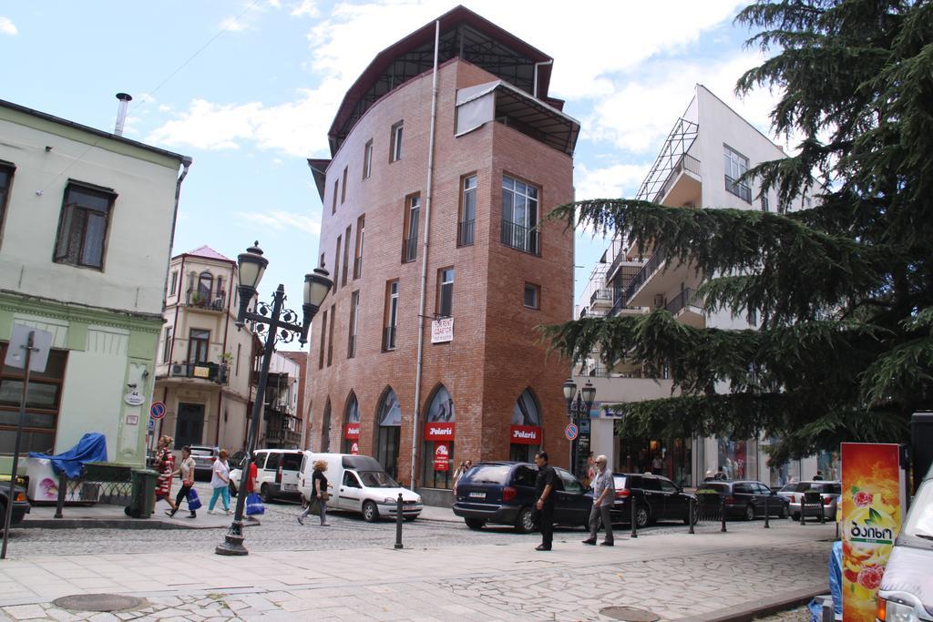 Black-White Rooms Batumi Ngoại thất bức ảnh