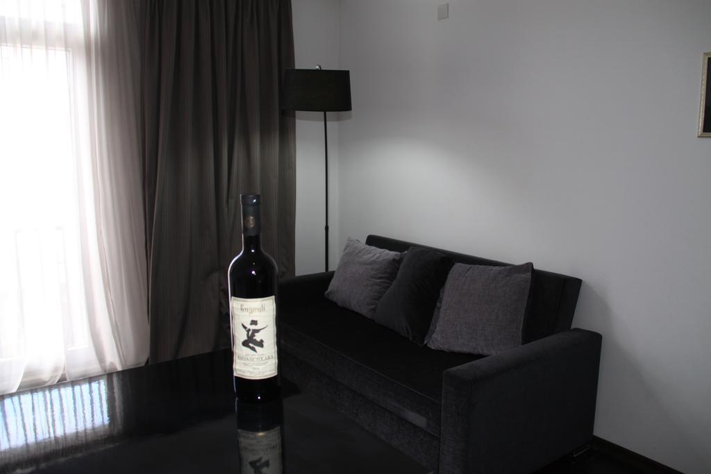 Black-White Rooms Batumi Ngoại thất bức ảnh