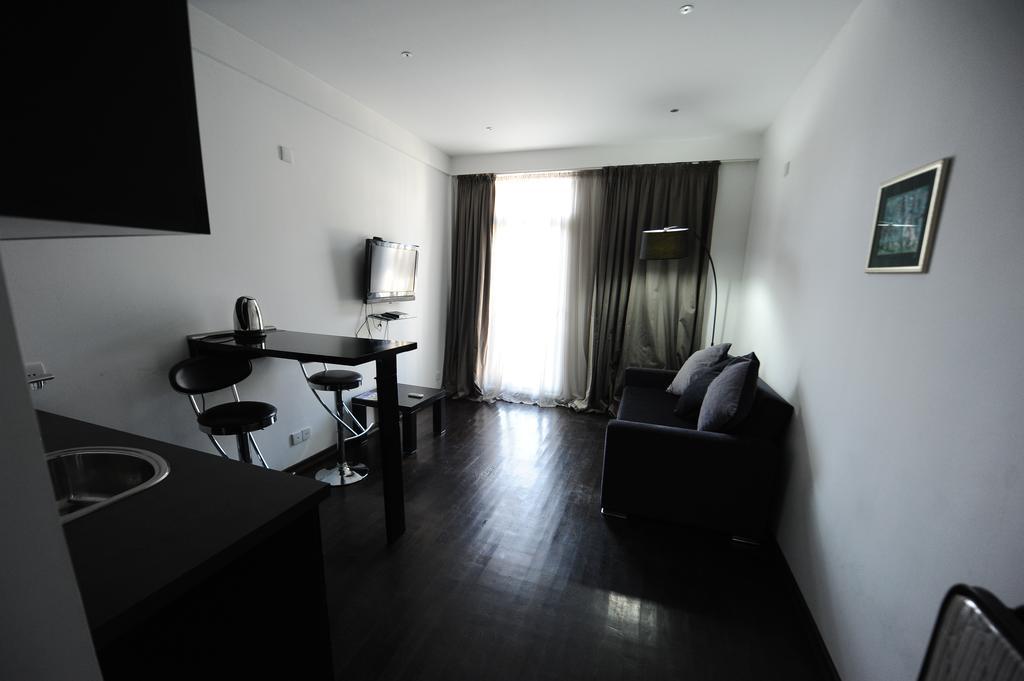Black-White Rooms Batumi Ngoại thất bức ảnh